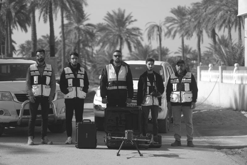 الفريق في الموقع